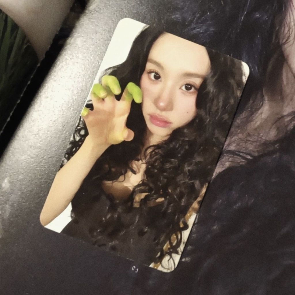⭐韓國代購正版⭐孫彩瑛twice兔孫彩瑛solo小卡簡約ins風高顏值牛油果周邊最新 | 蝦皮購物