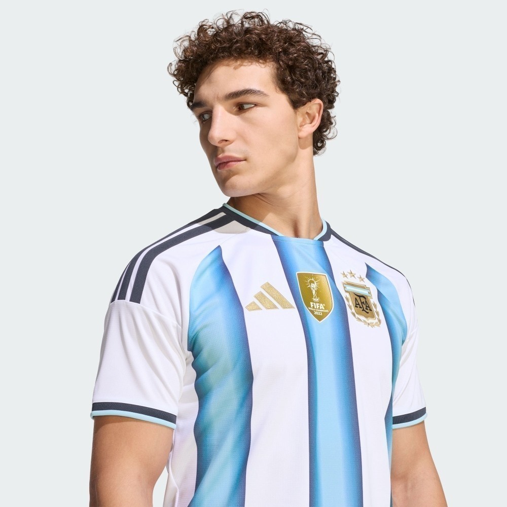 adidas 阿根廷主場球迷版球衣 JM8396 推薦：世界盃冠軍元素與日常穿搭值不值得買 (7/13)