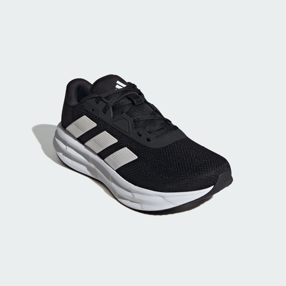 adidas GALAXY 7 跑鞋評價：1400 元能不能買？入門慢跑、通勤久走值不值得 (5/10)