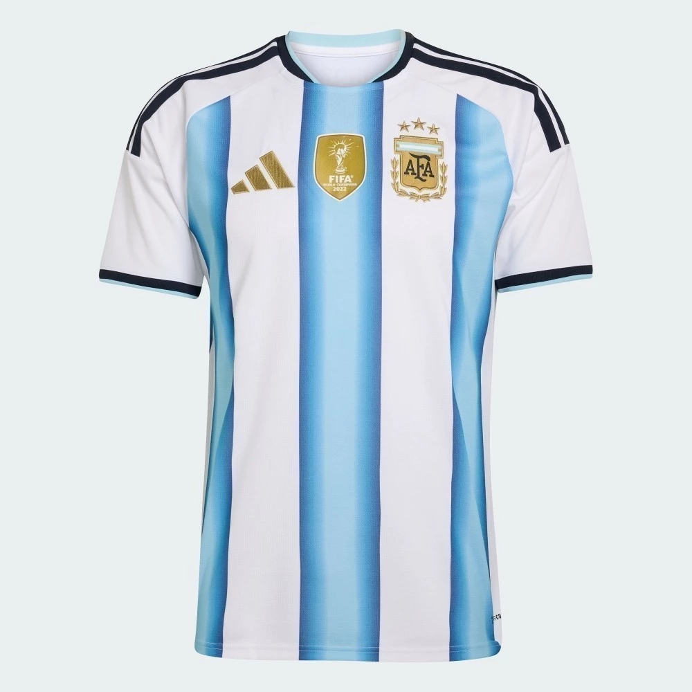 adidas 阿根廷主場球迷版球衣 JM8396 推薦:世界盃冠軍元素與日常穿搭值不值得買