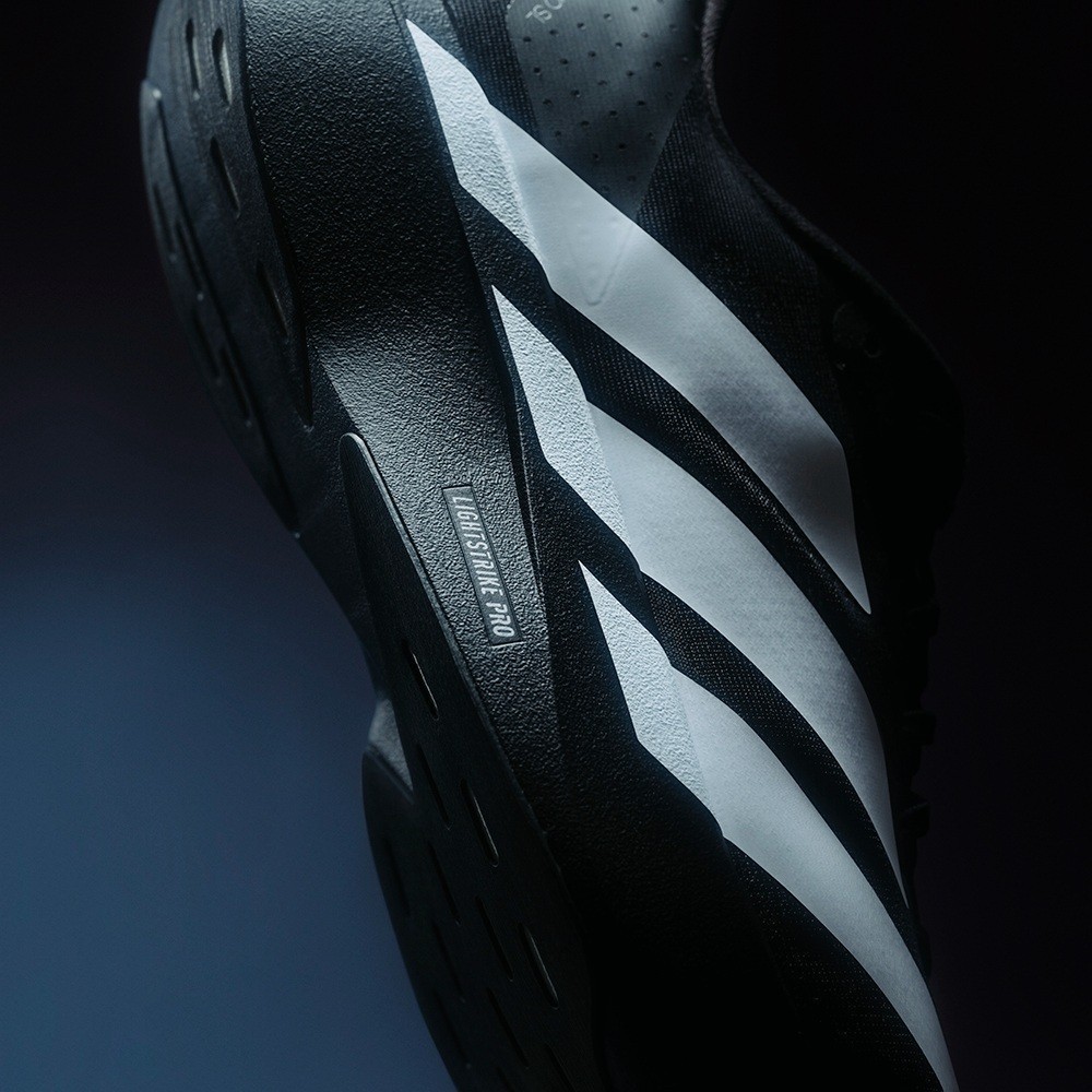 adidas ADIZERO EVO SL 評價：4,890 元值不值得買？輕量彈跑感與日常訓練取向分析 (8/11)