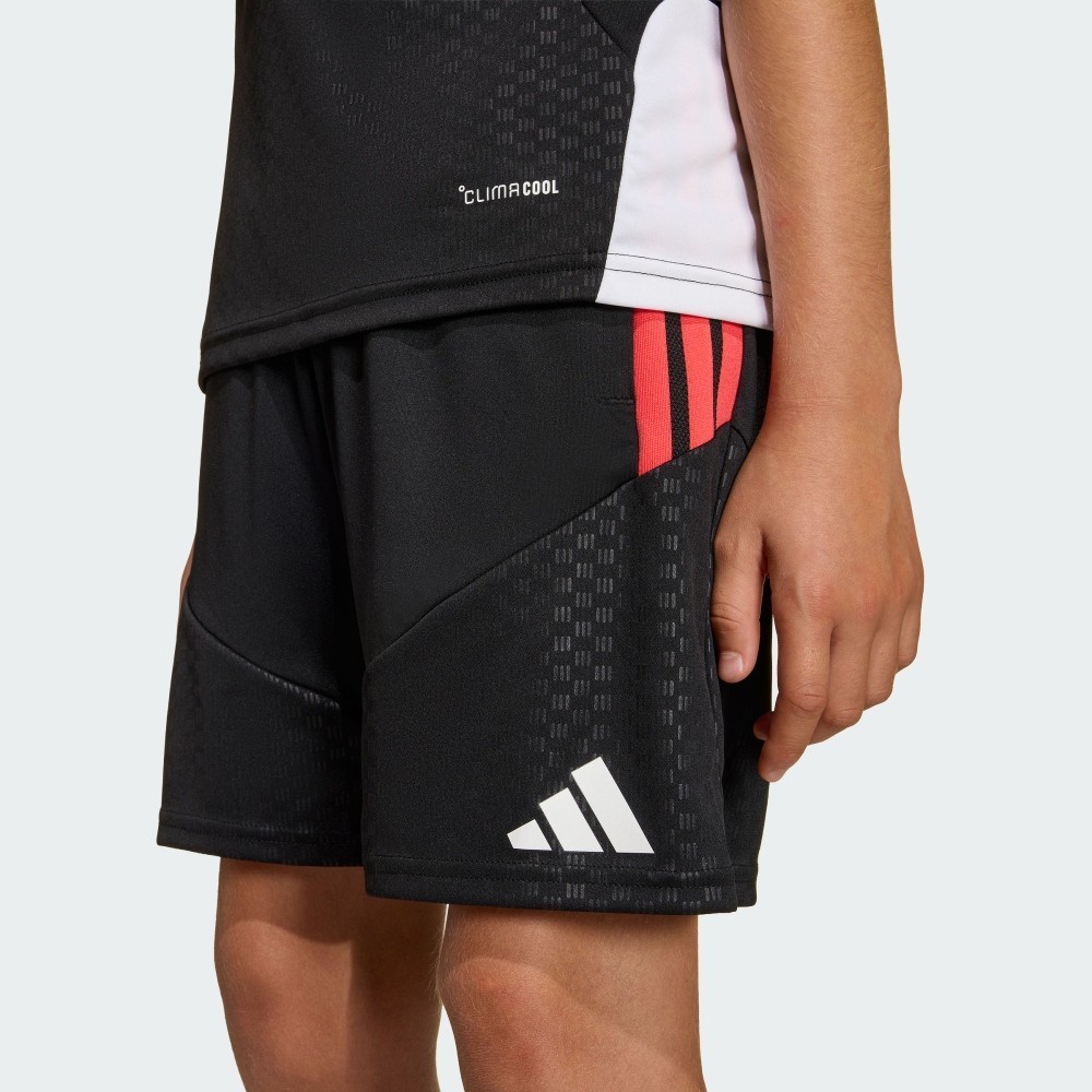 adidas TIRO 26 COMPETITION 童裝短褲評價：夏天練球不黏腿的實穿心得 (8/14)