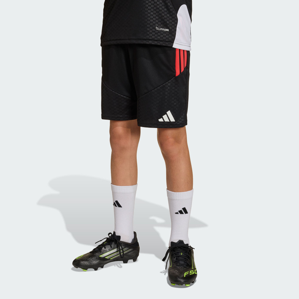 adidas TIRO 26 COMPETITION 童裝短褲評價：夏天練球不黏腿的實穿心得 (4/14)