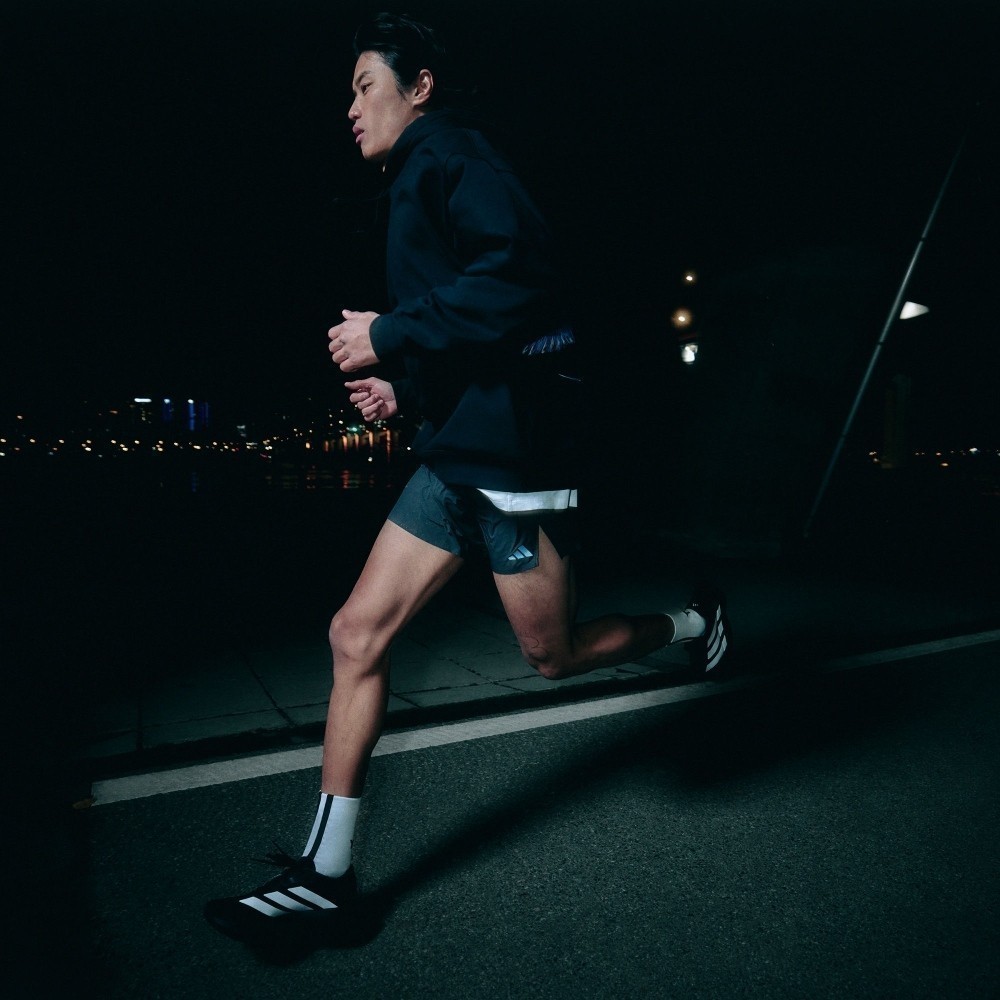 adidas ADIZERO EVO SL 評價：4,890 元值不值得買？輕量彈跑感與日常訓練取向分析 (4/11)