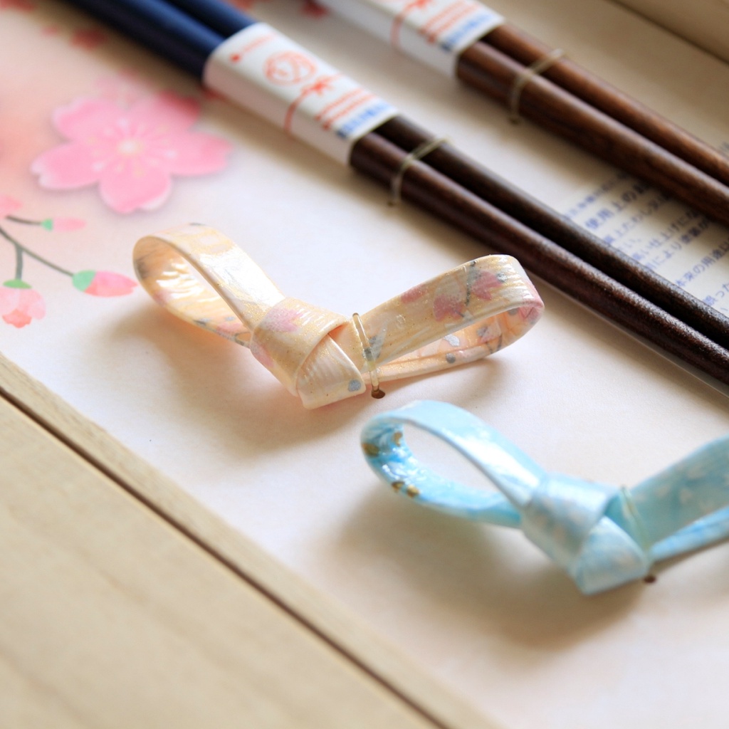 桐木箱禮盒．感謝櫻花夫妻筷與筷架_若狹塗筷 筷架 筷子 和紙 筷架 夫妻筷 夫婦箸 箸ギフト 防滑筷 お箸 日本製筷子 | 蝦皮購物