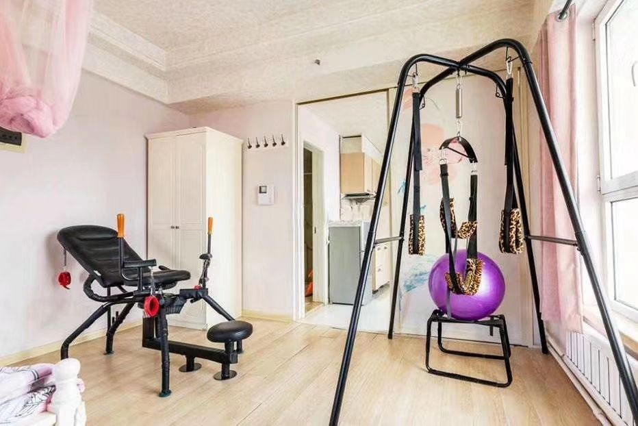【情趣椅子】性愛床上 另類玩具 酒店沙發床椅 多功能電動逍遙椅 夫妻老虎凳 | 蝦皮購物