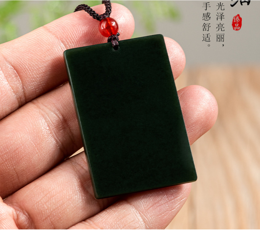 ヾ老鳯祥•‹附鑒定證書›天然老料和田玉墨玉無事牌玉石吊墜玉墜