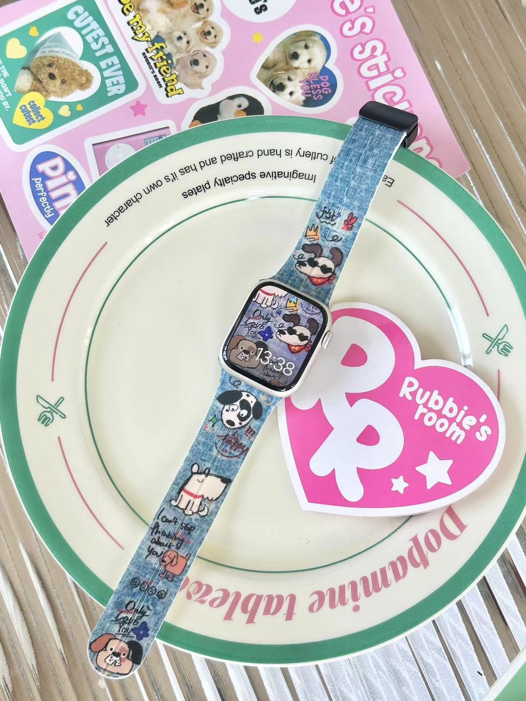 卡通硅膠錶帶 卡通磁吸扣 印花硅膠 蠟筆小新錶帶 適用Apple Watch全系列 S10 臘腸狗 卡通KT 反扣錶帶 | 蝦皮購物