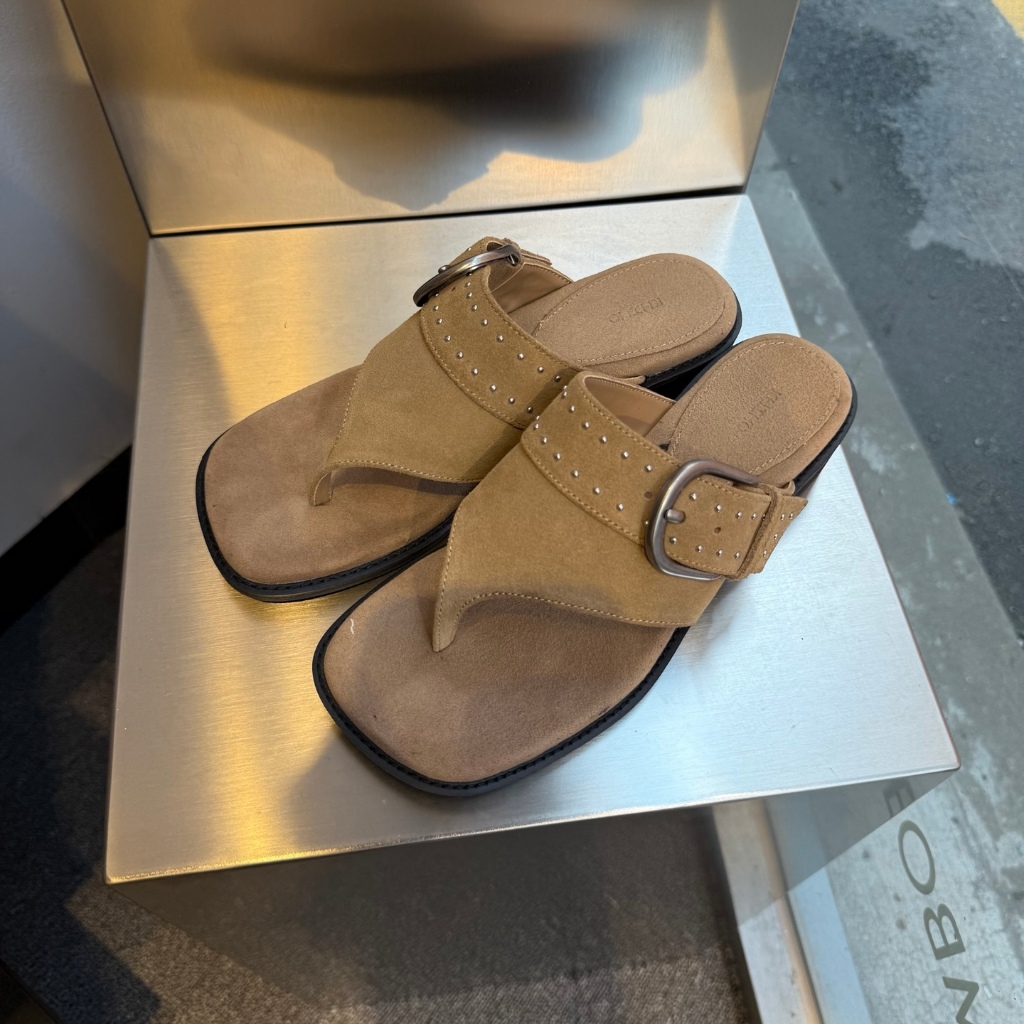 KHIHO■ STUDIA BUCKLE FLIP-FLOPS KHIHO Studia Buckle Flip-Flop