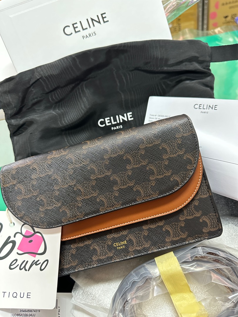 CELINE Wallet on strap in triomphe canvas and smooth lambskin  (10D852CG9.04LU)