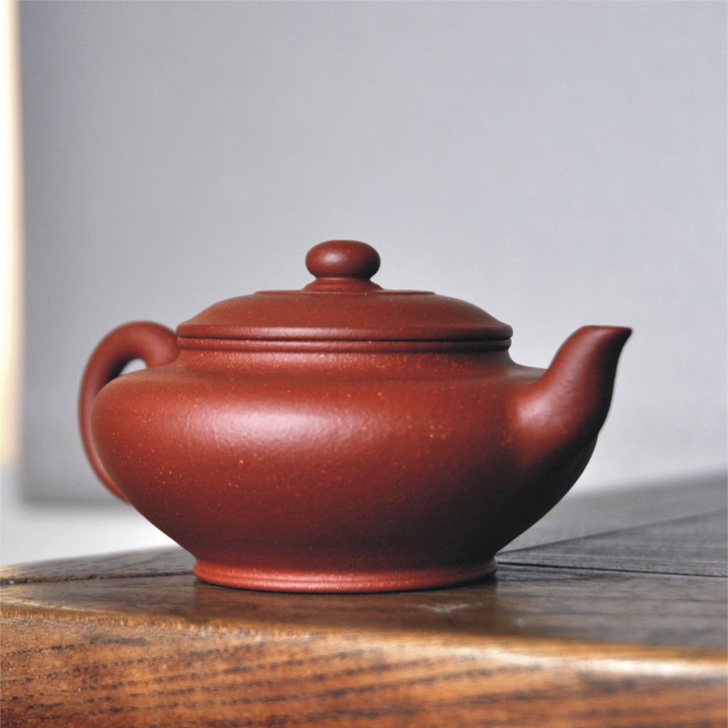 宜興茶壺工藝師/ 高婷老師【扁宮燈壺】黃龍山紫砂《百壺堂 宜興茶壺工藝師/ 高婷老師【扁宮燈壺】黃龍山紫砂《百壺堂