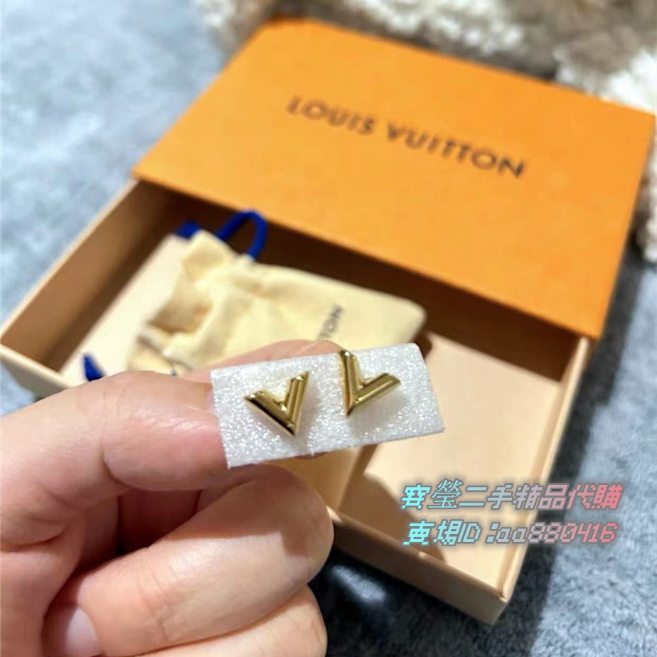 Louis Vuitton Essential v stud earrings (M68153, M63208) in 2023