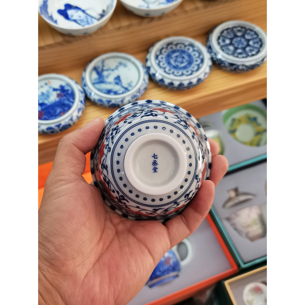 第18集》大英博物馆中国藏瓷欣赏：元青花釉里红开光贴花盖罐《三