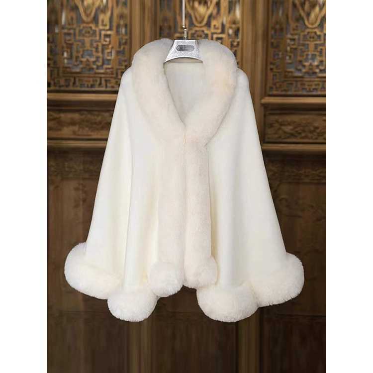 Ivory Cashmere Cape With White Fox Fur Trim