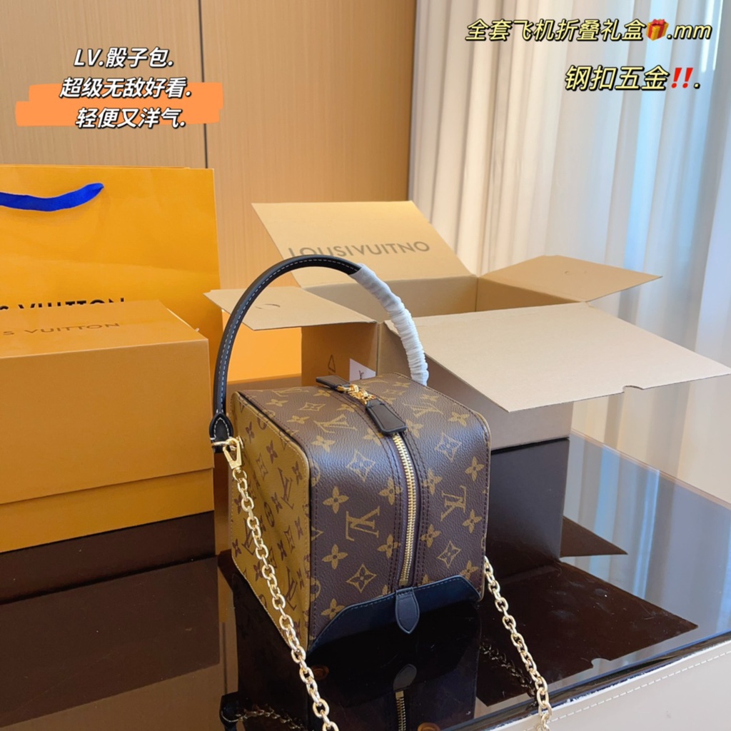 Louis Vuitton M23059 New Square Bag