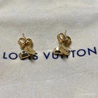 Louis Vuitton Essential v stud earrings (M63208, M80139, M68153)