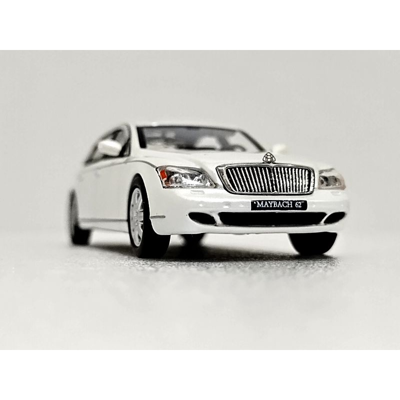 Stance Hunters 1/64 マイバッハ 62 ホワイト ダイキャスト