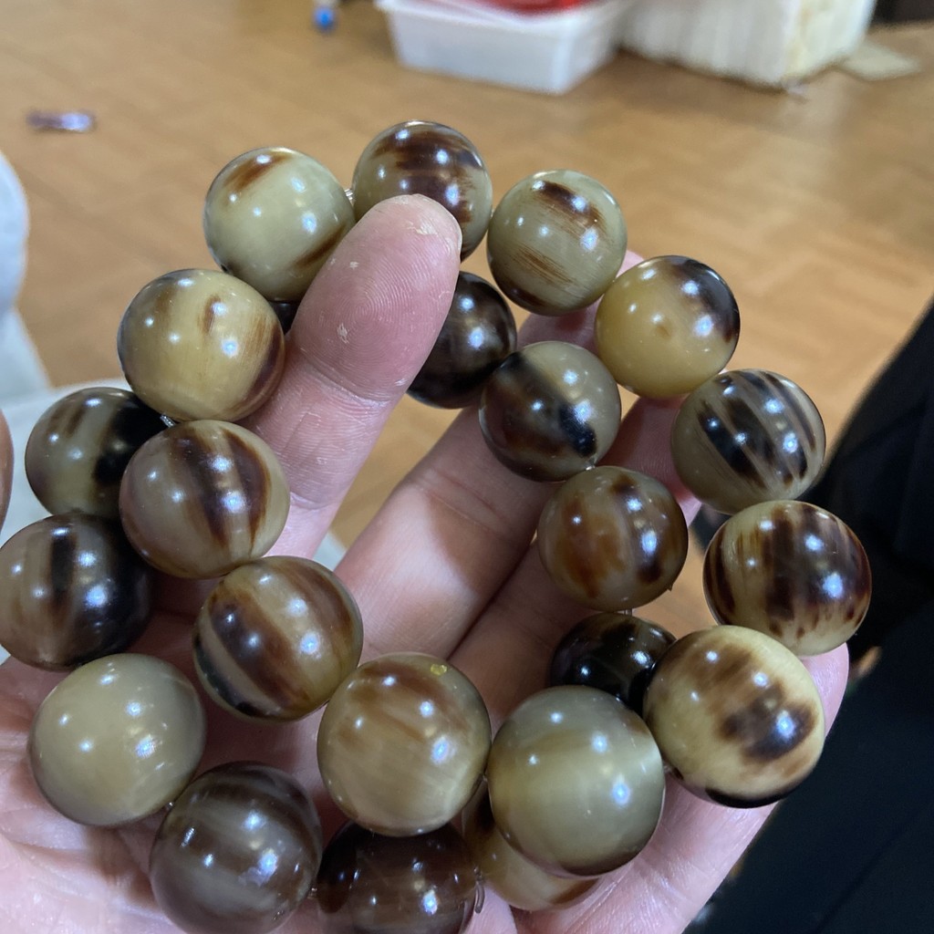 天然西藏氂牛角粉黑花文玩手串閤成水牛角手串高檔牛角串| 蝦皮購物 天然西藏氂牛角粉黑花文玩手串閤成水牛角手串高檔牛角串| 蝦皮購物