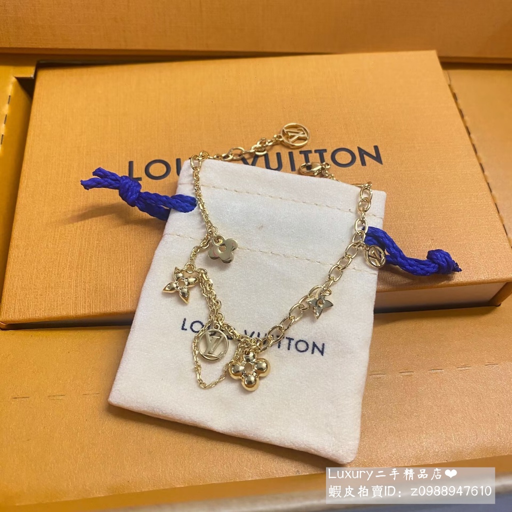 Louis Vuitton Blooming Supple Necklace for Sale in Las Vegas, NV