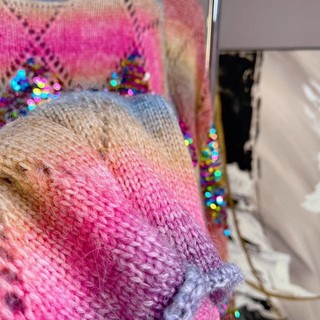 韓潮依 新品 上新 七彩亮片重工彩虹色針織衫女大圓領寬鬆慵懶風蓋pp中長款洋氣毛衣 | 蝦皮購物