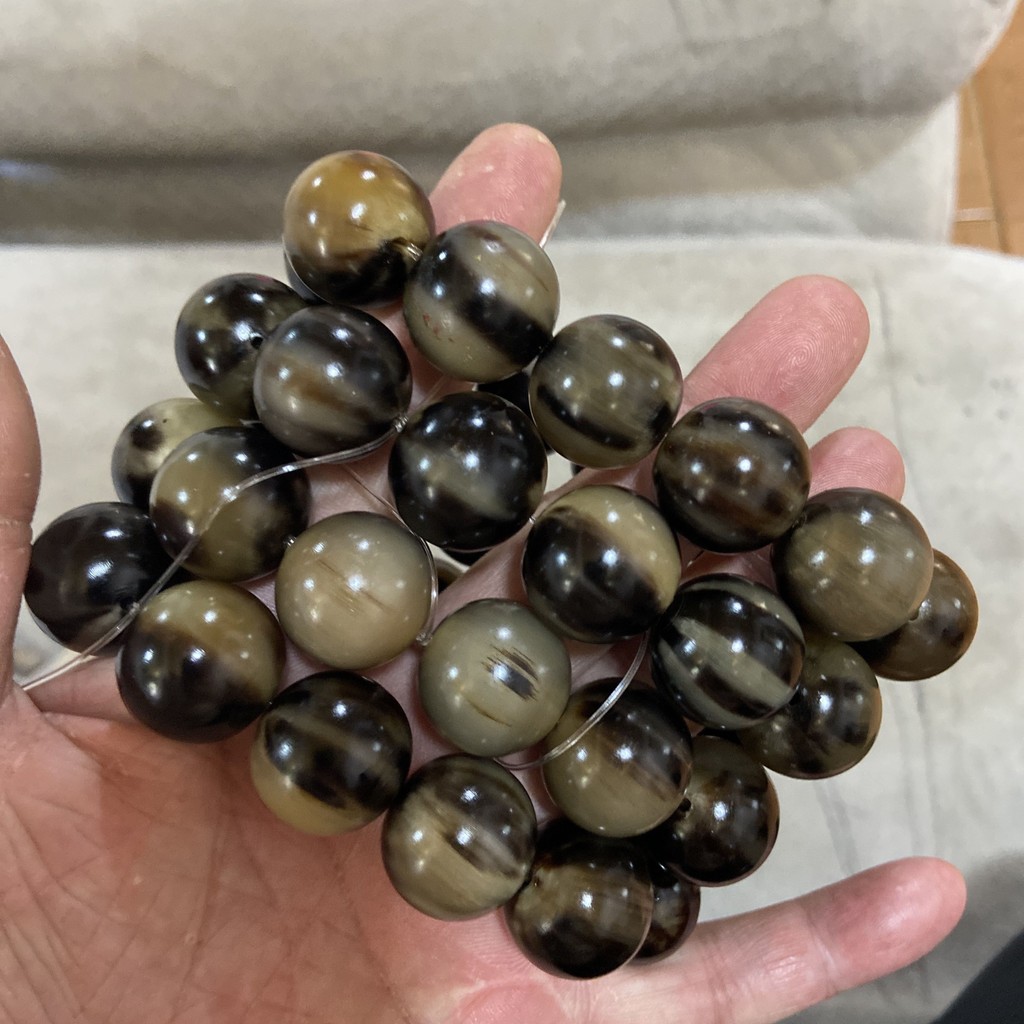 天然西藏氂牛角粉黑花文玩手串閤成水牛角手串高檔牛角串| 蝦皮購物 天然西藏氂牛角粉黑花文玩手串閤成水牛角手串高檔牛角串| 蝦皮購物