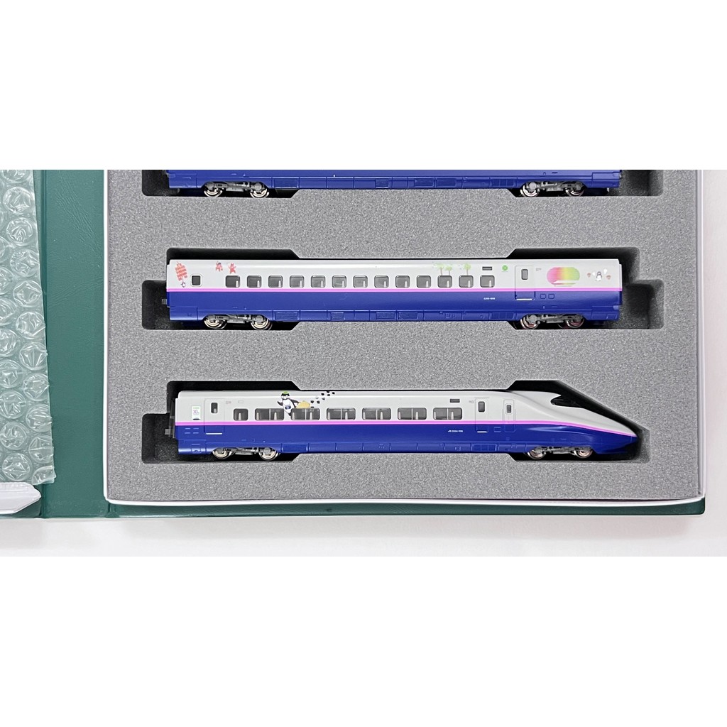 ご当地 Suicaのペンギン ラッピング新幹線 ( 東北新幹線 E2系 )