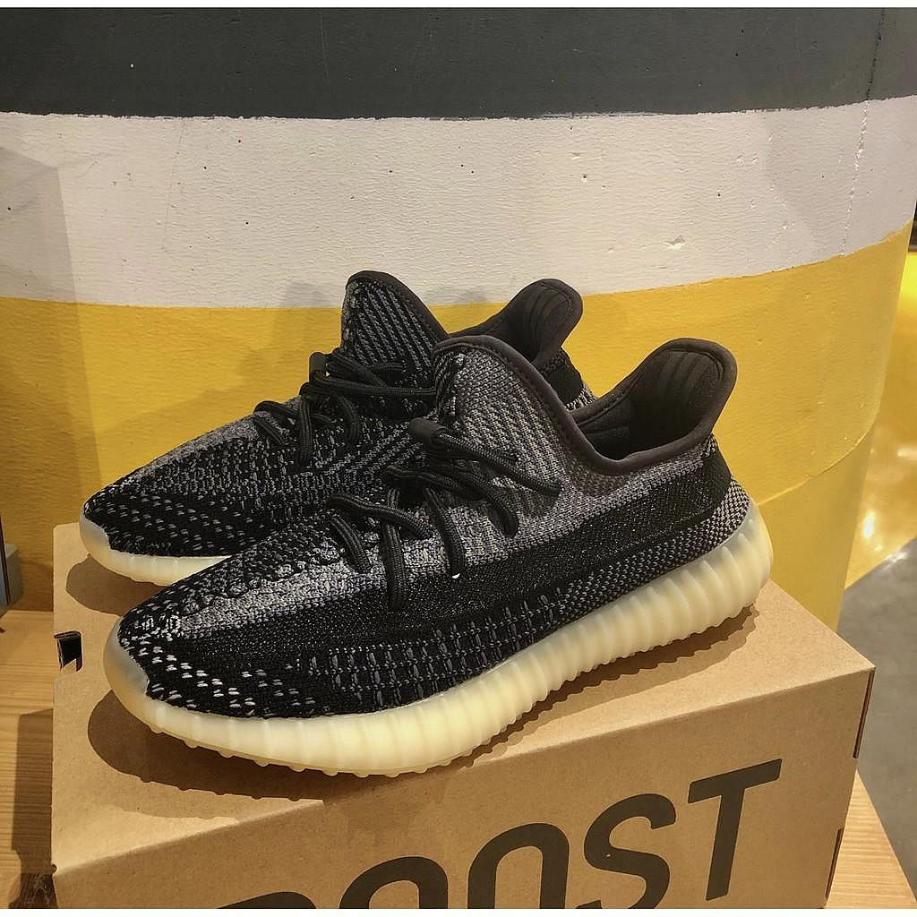 Yeezy Boost 350 V2 Carbon (2020) - Taille 42, Référence FZ5000 - Occasion Très Bon état