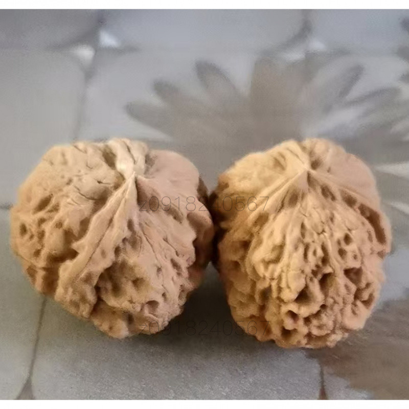 精品優選】精品非盤山天然無修正奔三稜文玩核桃大奔異三角白獅子頭手盤