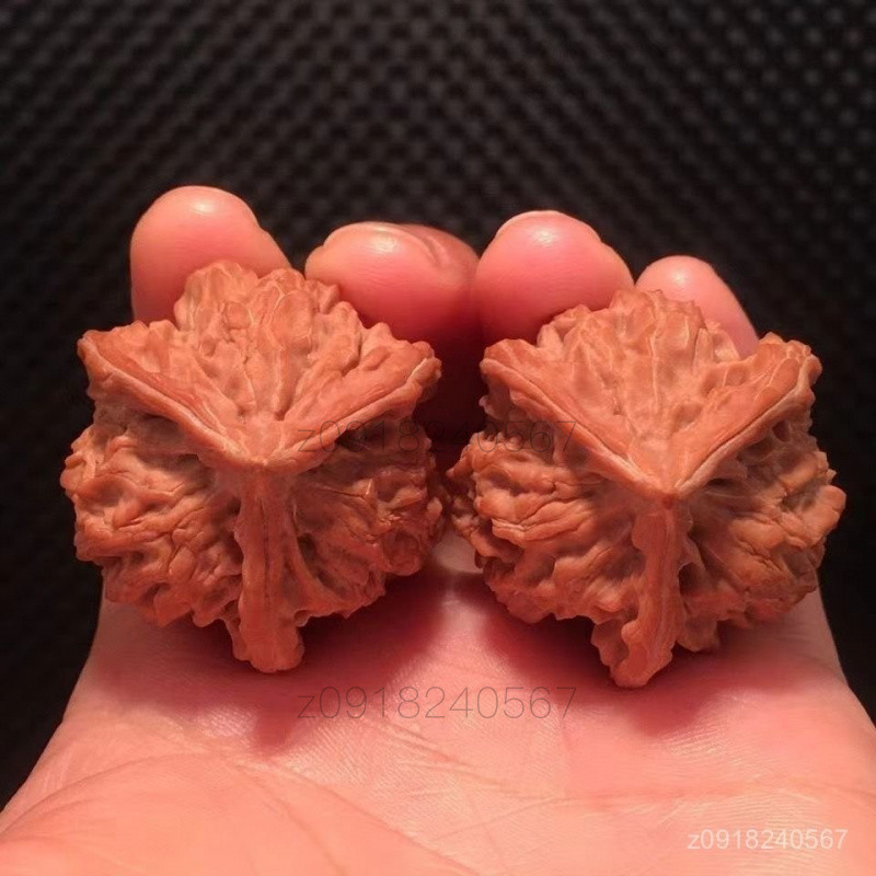 精品優選】精品非盤山天然無修正奔三稜文玩核桃大奔異三角白獅子頭手盤