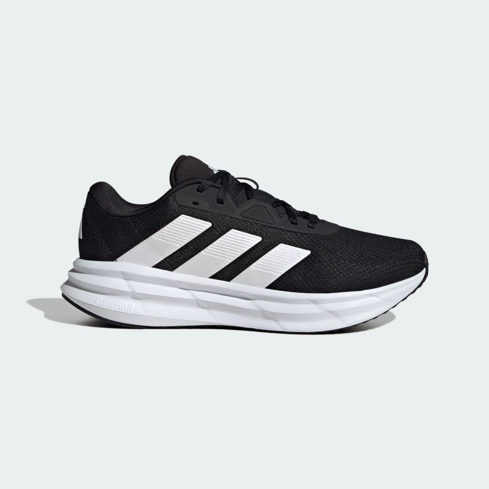 adidas GALAXY 7 跑鞋評價:1400 元能不能買?入門慢跑、通勤久走值不值得
