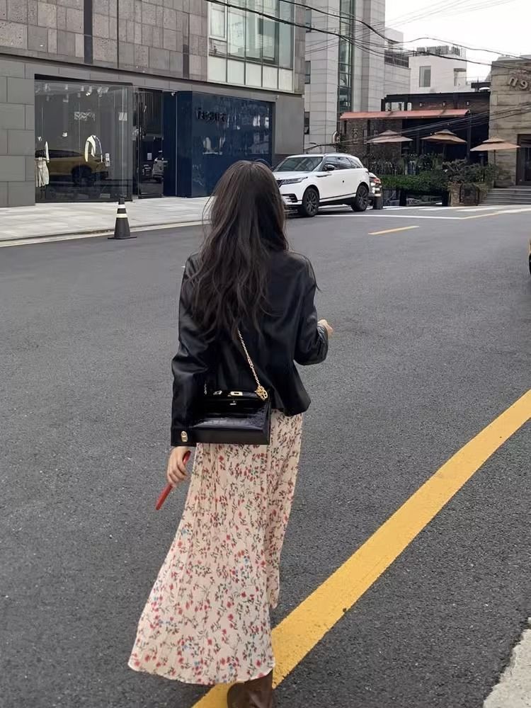 Zoey-黑色pu皮衣女外套秋季 新款設計感小衆翻領金扣短款機車服上衣 | 蝦皮購物