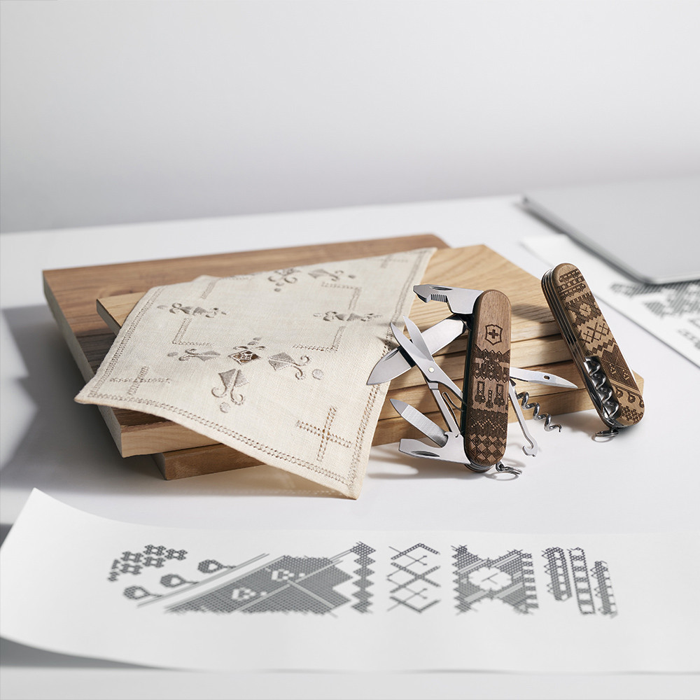 VICTORINOX 瑞士維氏13用2023年特別版瑞士精神瑞士刀(91mm)胡桃木刀(13901.63L23) | 蝦皮購物