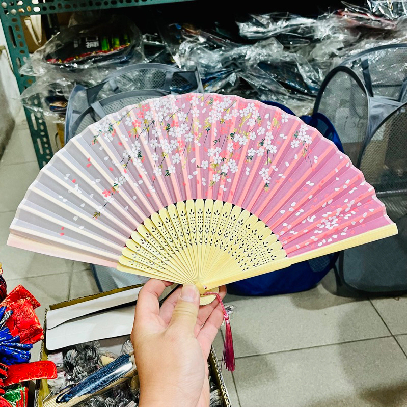 折扇、手扇－#台灣現貨#折扇#緍扇#摺疊扇#撒扇#扇#同人誌#cosplay#絲綢扇#絹扇#どうじんし#舞蹈扇#摺疊扇子 | 蝦皮購物