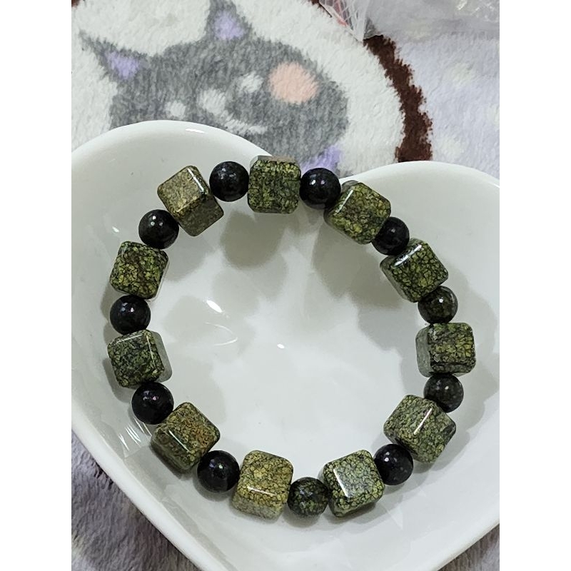 天然正品西藏磁性藥王石【 原礦研磨深墨綠天然原色藥王石】108顆