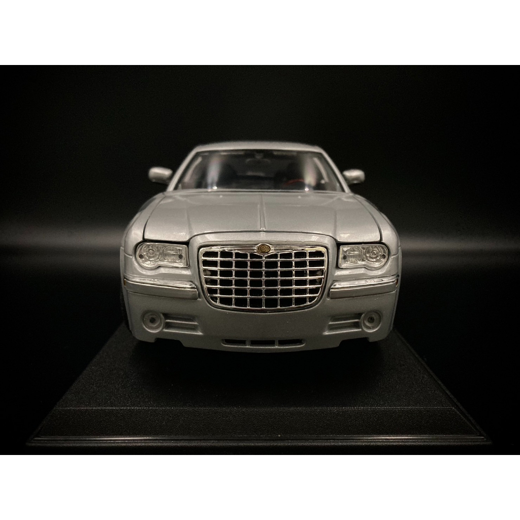 收藏模人】Maisto Chrysler 300C HEMI 2005 克萊斯勒小賓利1/18 1:18