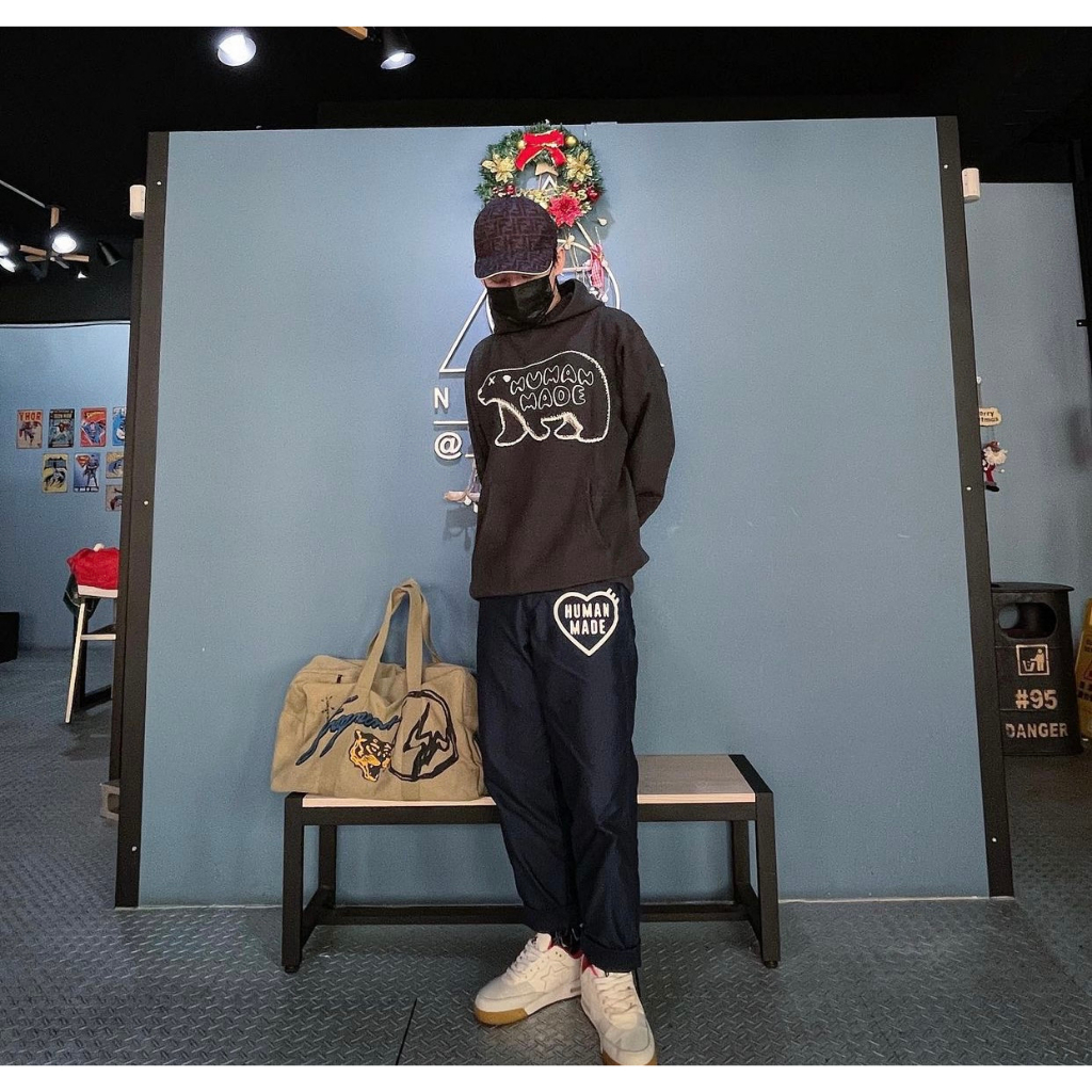 全新限量免運KAWS x Human Made Pizza Hoodie 聯名XX愛心北極熊男女