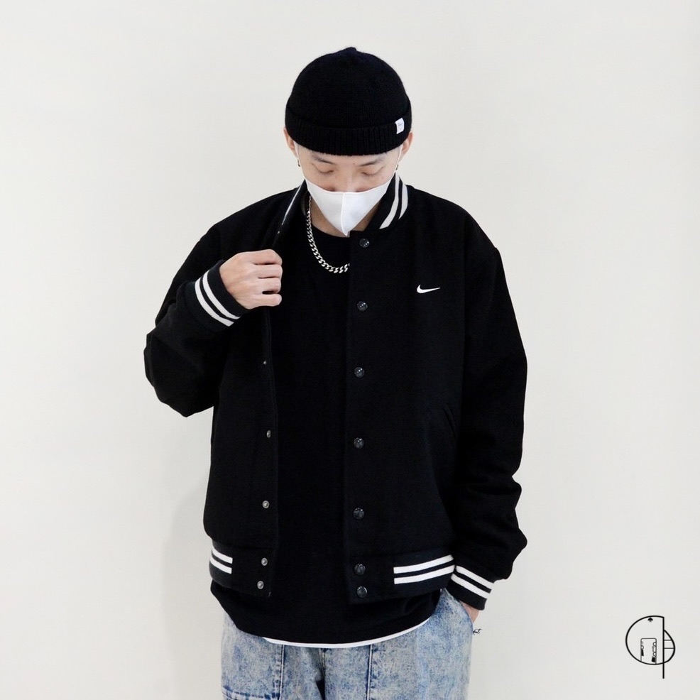 NIKE AU VARSITY JACKET 羊毛立領條紋刺繡棒球外套DQ5011-010