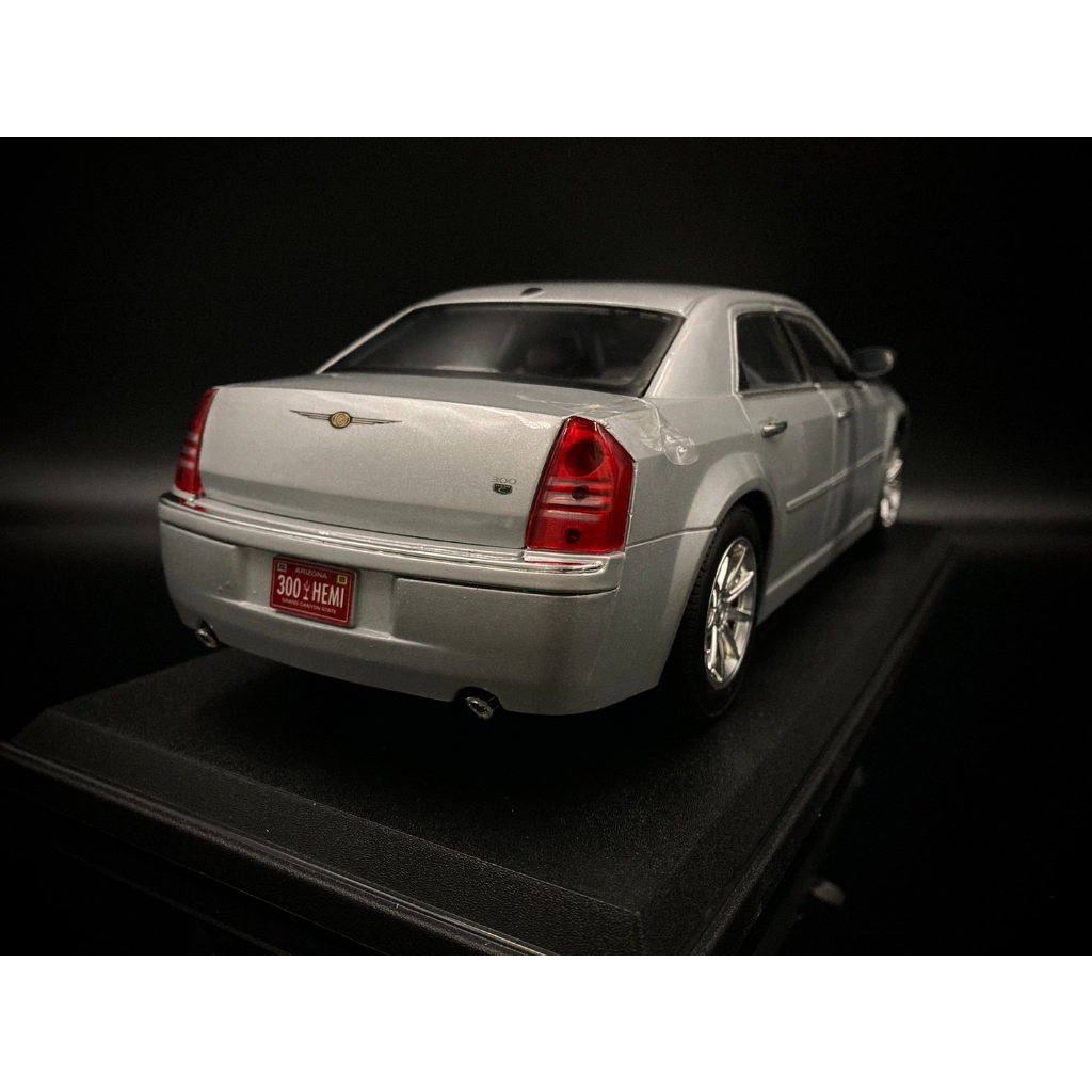 收藏模人】Maisto Chrysler 300C HEMI 2005 克萊斯勒小賓利1/18 1:18