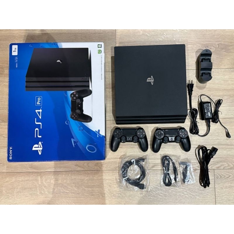 [9成新] Sony PS4 Pro 1T 主機 + 雙手把 + 原廠座充