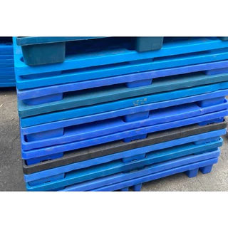 二手 塑膠棧板 110X120 公分 中古塑膠/木頭 棧板，面為網狀，底為九宮格