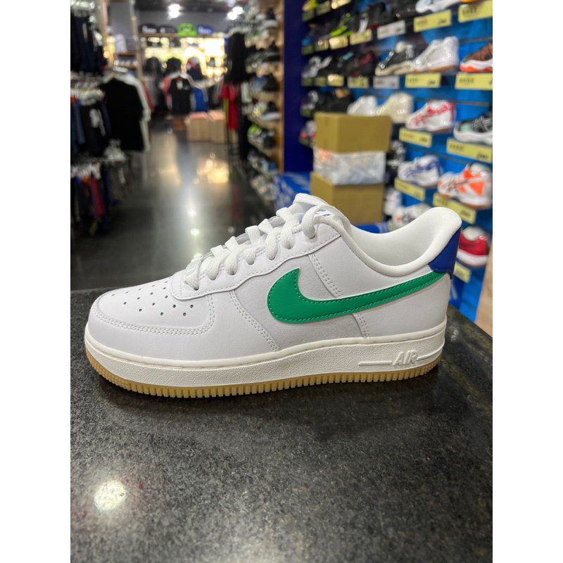 NIKE WMNS AIR FORCE 1 '07 女款休閒鞋DD8959-110 白綠流行穿搭| 蝦皮購物