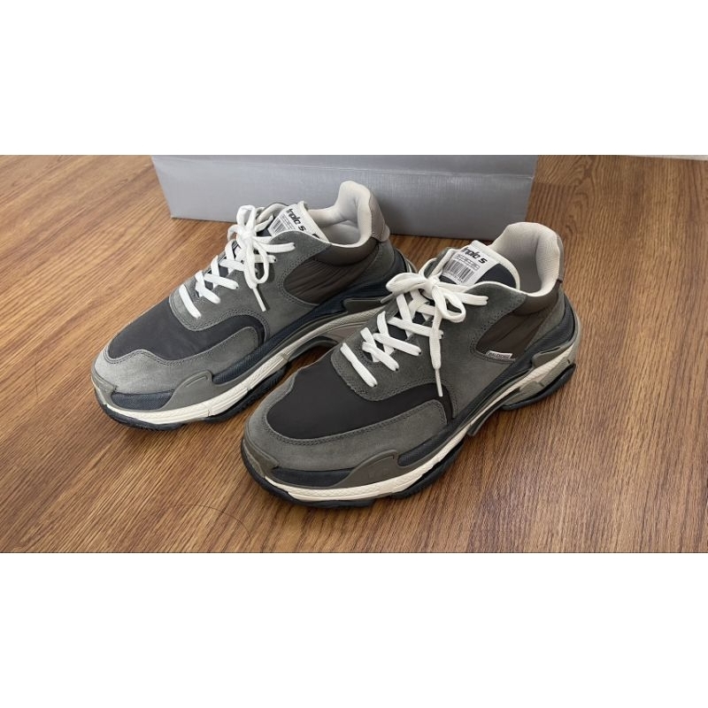 售出）Balenciaga Triple S 巴黎世家老爹鞋灰色EU42 新版Triple S