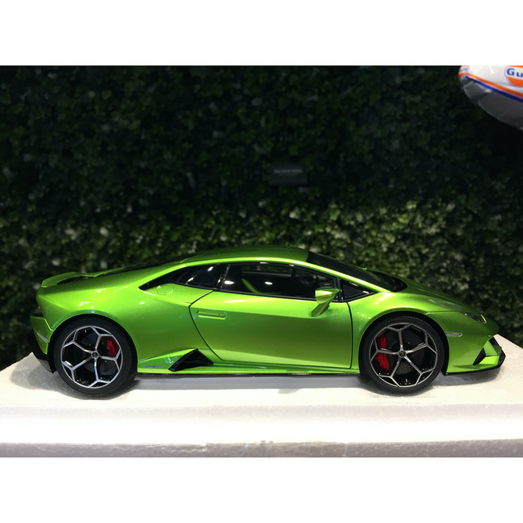 LAMBORGHINI HURACÁN TECNICA 1:18スケールモデル BY MR