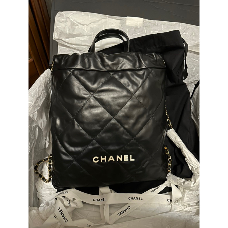 近全新 香奈兒 Chanel 22 後背包 白字 限定款 黑 晶片 LARGE BACKPACK CHANEL 22 | 蝦皮購物
