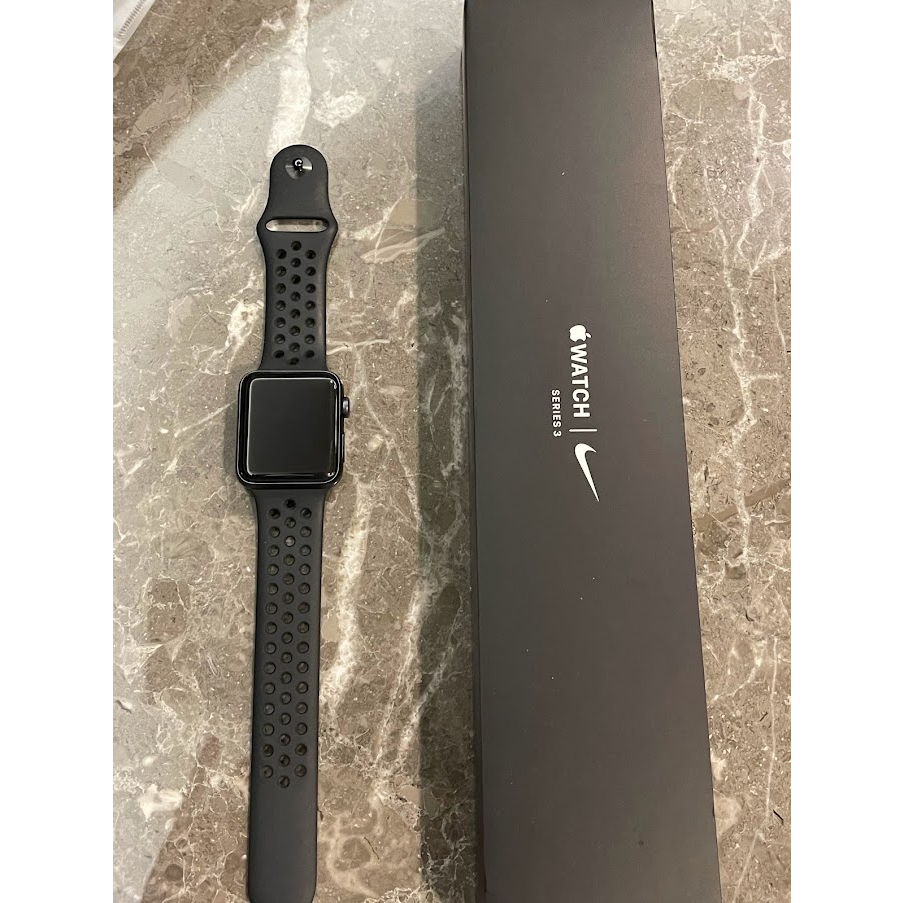 Apple Watch Series 3 42公釐太空灰色錶殼搭配黑色Nike黑色錶帶(GPS版) 二手 保存良好