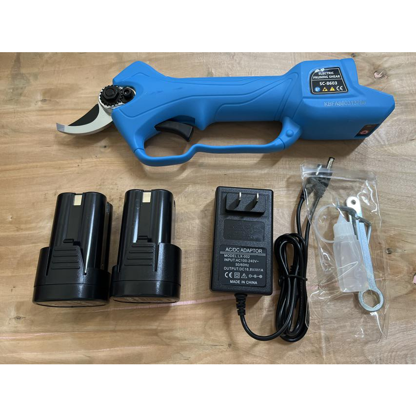 電動剪枝機 修枝剪 附電池/充電器/配套工具/工具箱 工作電壓16.8V DC 剪刀重量0.9公斤 電動剪枝機總成 | 蝦皮購物