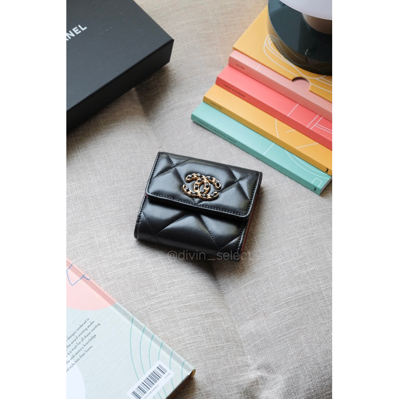 Chanel 19 trifold compact wallet