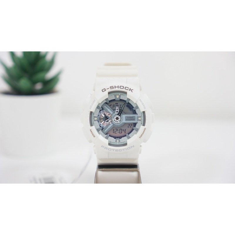 CASIO G-SHOCK GA-110C-7A 耐衝擊構造防水潮流白色二手全新保證正品