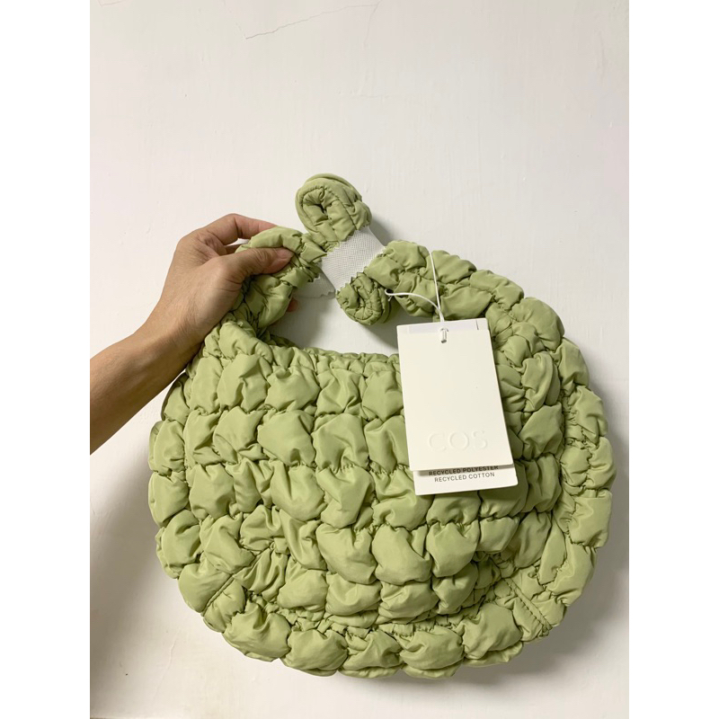 《少量現貨》 COS雲朵包 綠色白色黑色小款 黑色迷你micro款 台北專櫃代購有紙袋可翻拍發票 聊聊有優惠 | 蝦皮購物