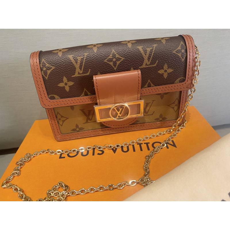 Shop Louis Vuitton 2022 SS Dauphine chain wallet (M68746, M68746